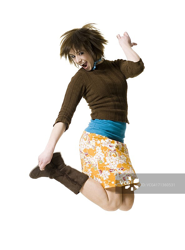一个少女跳跃的肖像图片素材