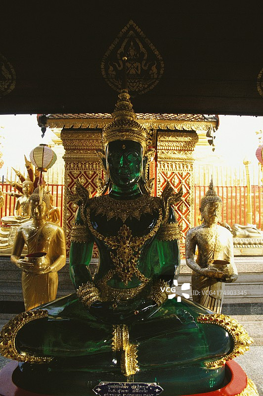 泰国清迈，素贴Wat Phra That Doi Suthep寺庙中的佛像图片素材