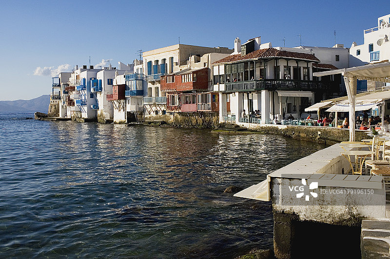希腊基克拉迪斯群岛米科诺斯海滨的建筑图片素材