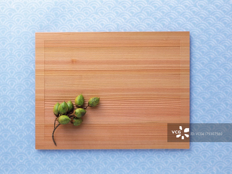 木板和坚果，特写图片素材