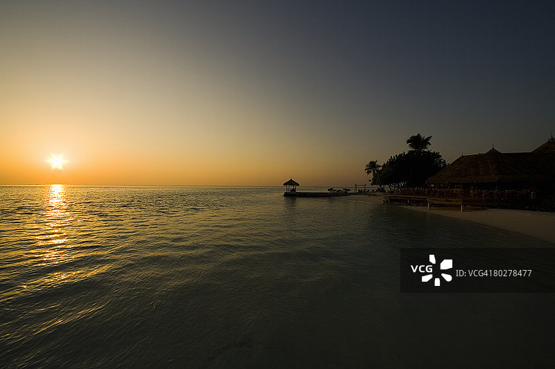 海滩上的日落，马尔代夫，印度洋，亚洲图片素材