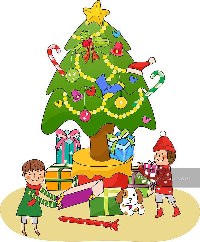 一个男孩和一个女孩站在圣诞树旁，拿着圣诞礼物图片素材