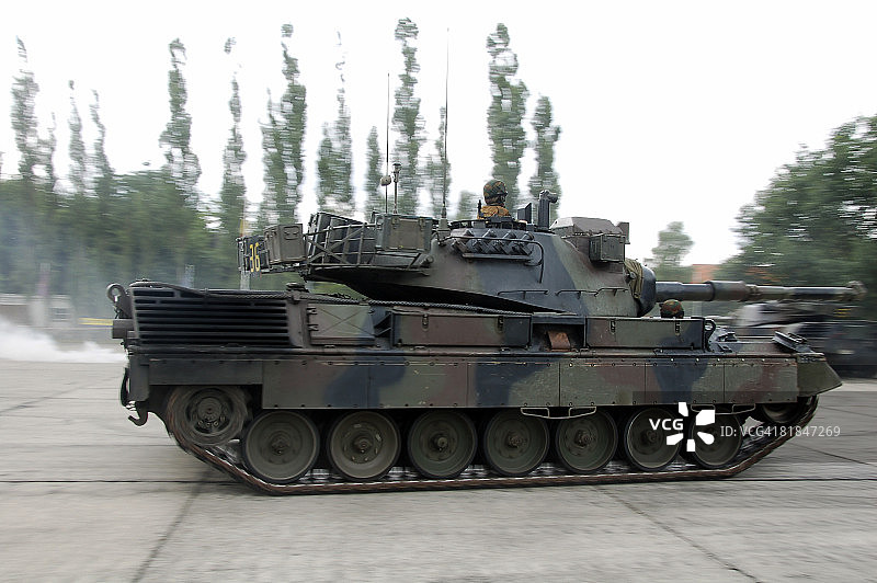 比利时军队的豹1A5正在作战。图片素材