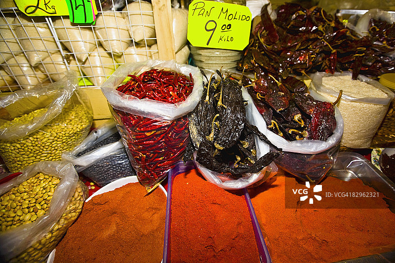 墨西哥Xochimilco的市场摊位上的香料图片素材