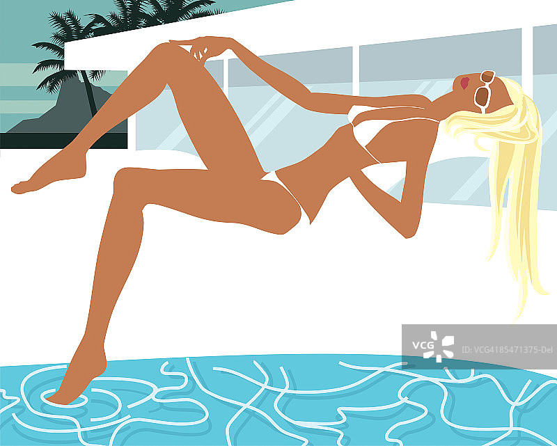 一个在游泳池边晒太阳的女人图片素材