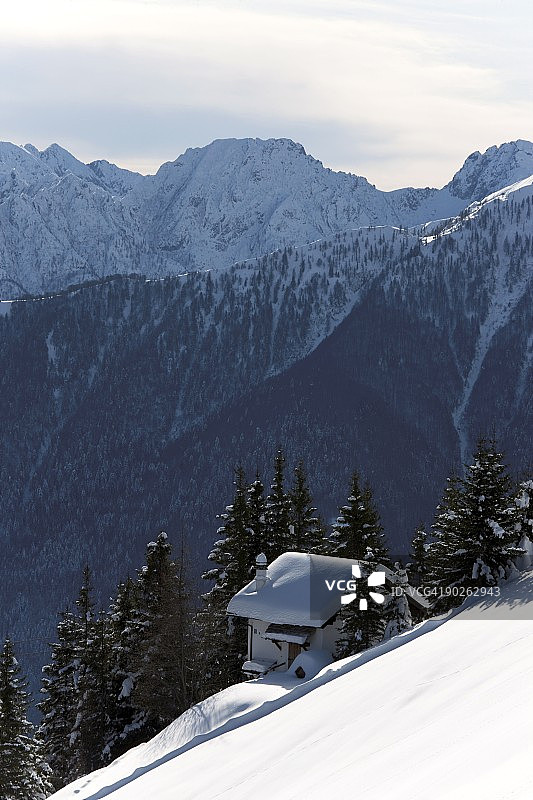 冬季阿尔卑斯山，意大利皮德蒙特地区，欧洲图片素材