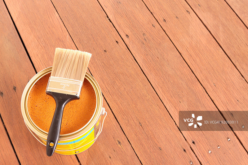 木质地板，涂有油刷和油漆图片素材