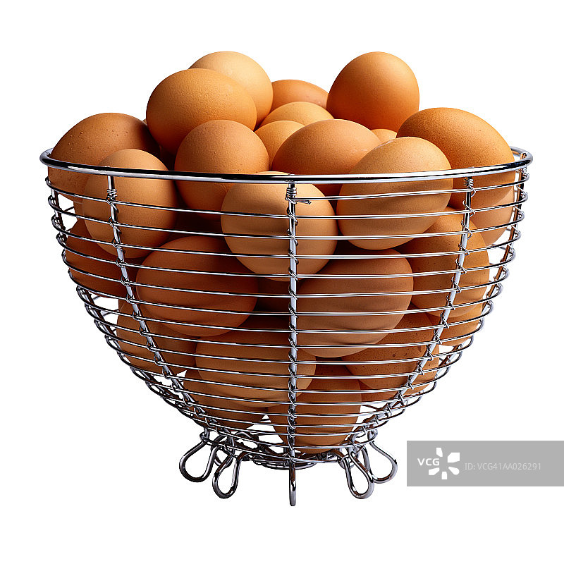 铁丝篮子里的棕色鸡蛋图片素材