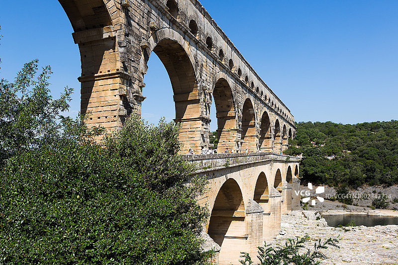 加德桥——著名的古罗马渡槽横跨法国南部(加德)的加登河图片素材