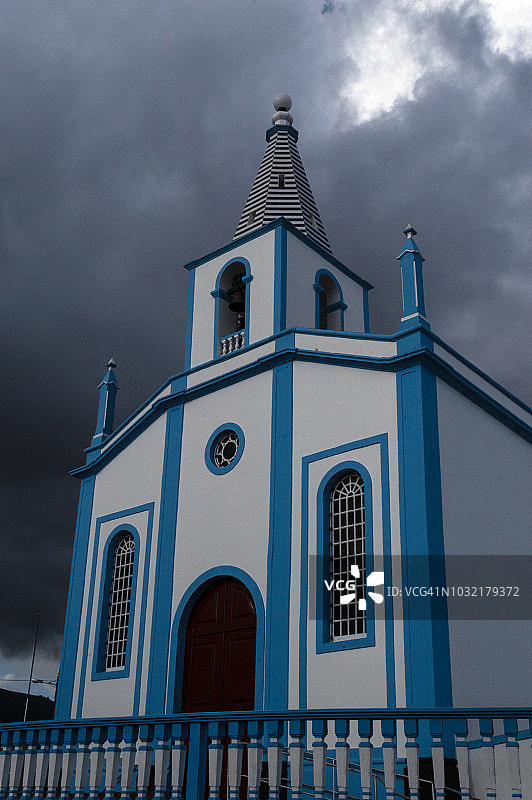 葡萄牙亚速尔群岛特塞拉岛上安格拉古城的教堂图片素材