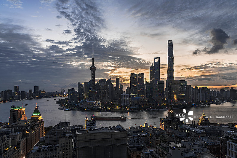 黎明时分的上海图片素材