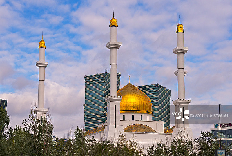 努尔清真寺，阿斯塔纳，哈萨克斯坦图片素材