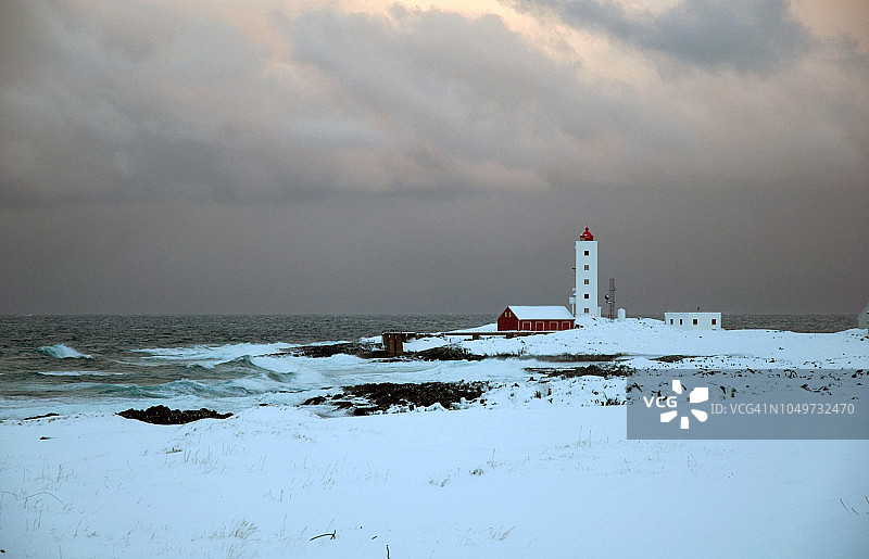 挪威北部Berlevåg的Kjølnes灯塔的冬季景观图片素材