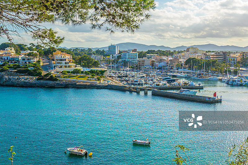 西班牙马略卡岛的克里斯托港的海滨景色图片素材