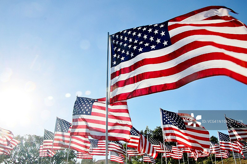 美国国旗在加州马里布随风飘扬图片素材