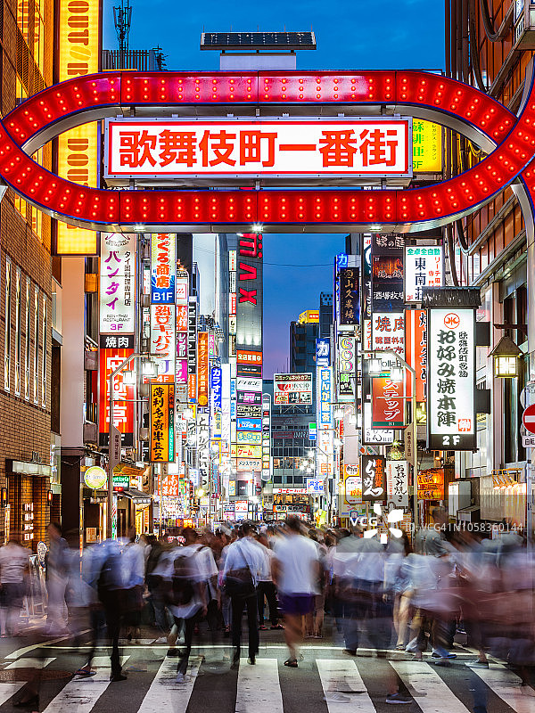 日本东京新宿歌舞伎町红灯区图片素材