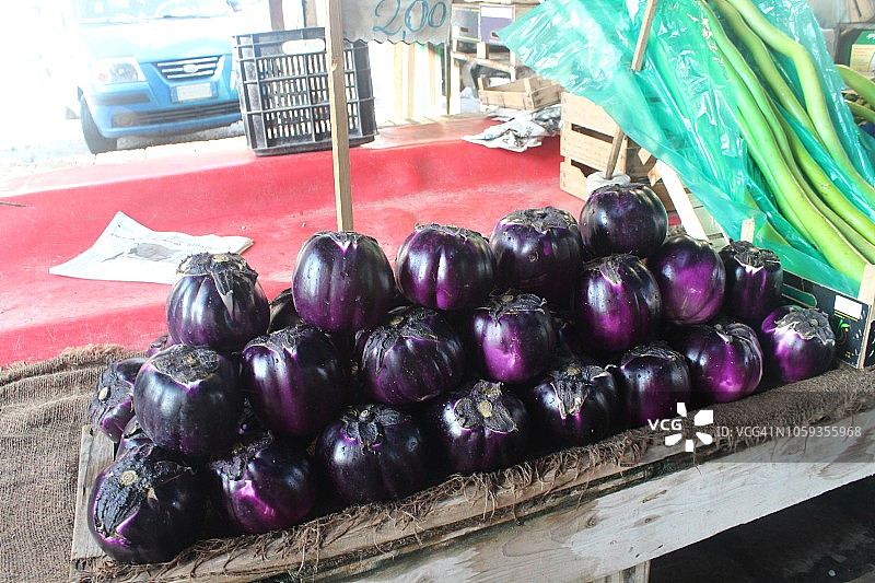 在巴勒莫Ballarò市场出售的茄子。意大利西西里岛。图片素材