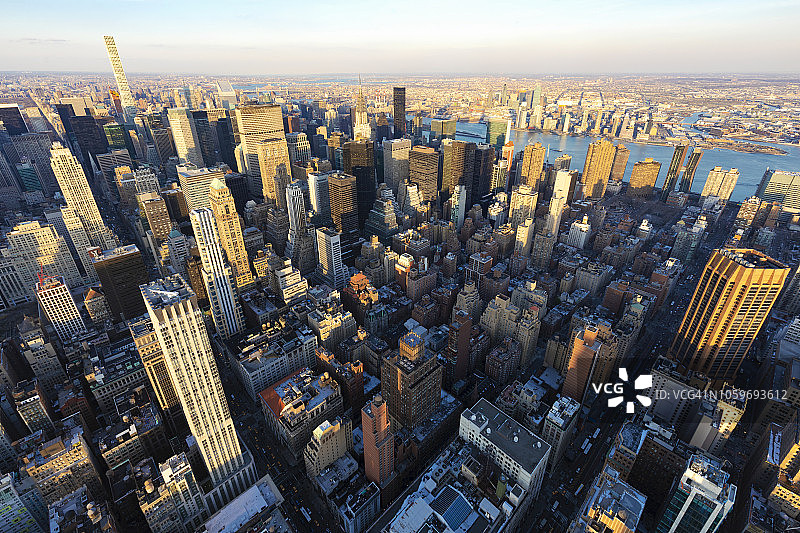 美国，北美，从直升机上俯瞰曼哈顿市中心的纽约市图片素材