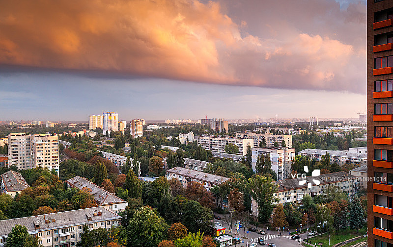 基辅的夜景，壮观的日落图片素材