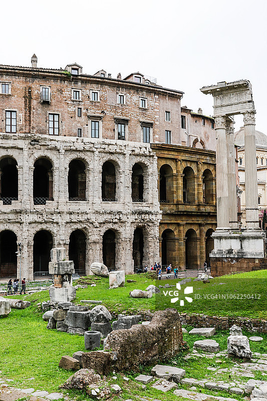 意大利罗马，马塞勒斯剧院和阿波罗神庙图片素材