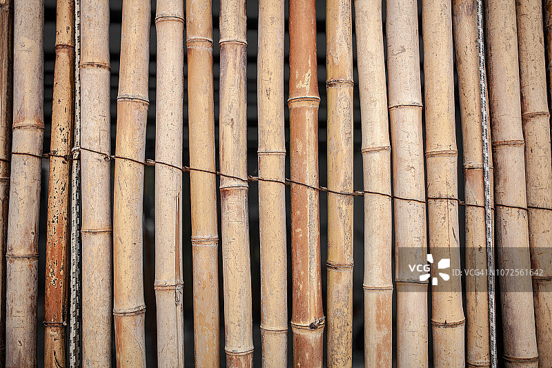 干竹墙系以绳织背景，竹栅栏背景，竹棍图案图片素材