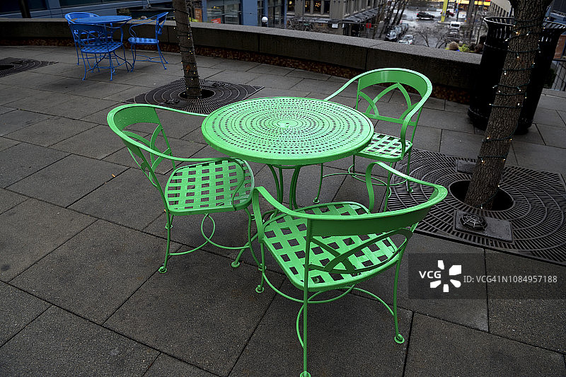 美国华盛顿州西雅图市区的户外桌椅图片素材