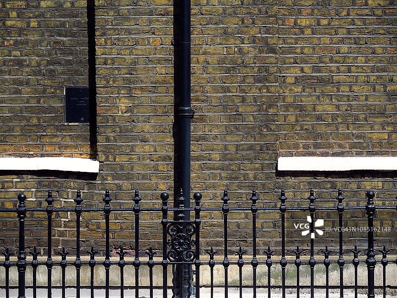 棕色的伦敦砖立面和网格图片素材