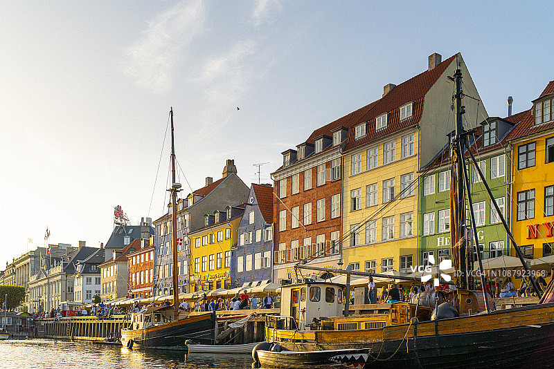丹麦哥本哈根的尼哈芬港。图片素材