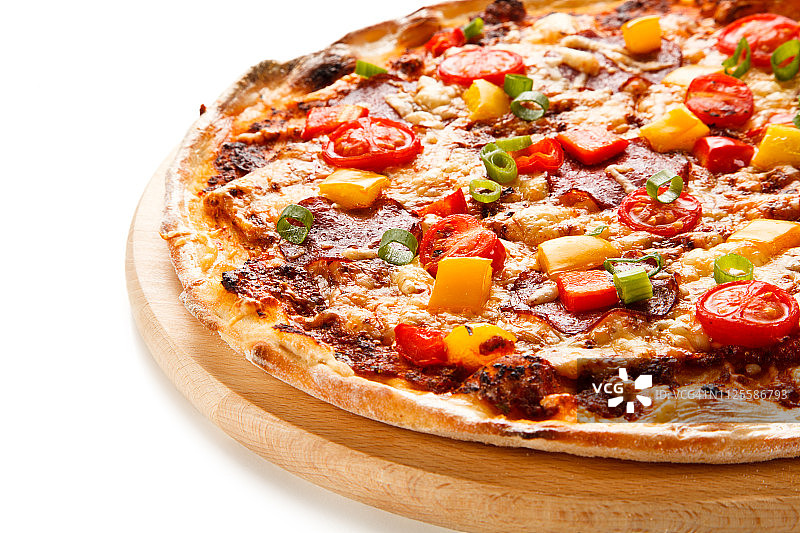 白色背景上的披萨意大利香肠图片素材