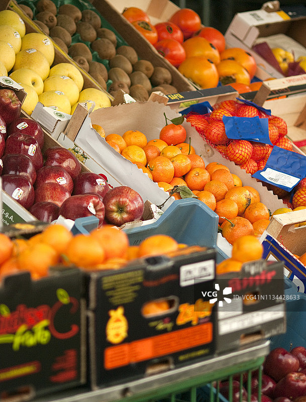 欧洲，德国，巴伐利亚，慕尼黑:水果出售在蔬菜水果店图片素材