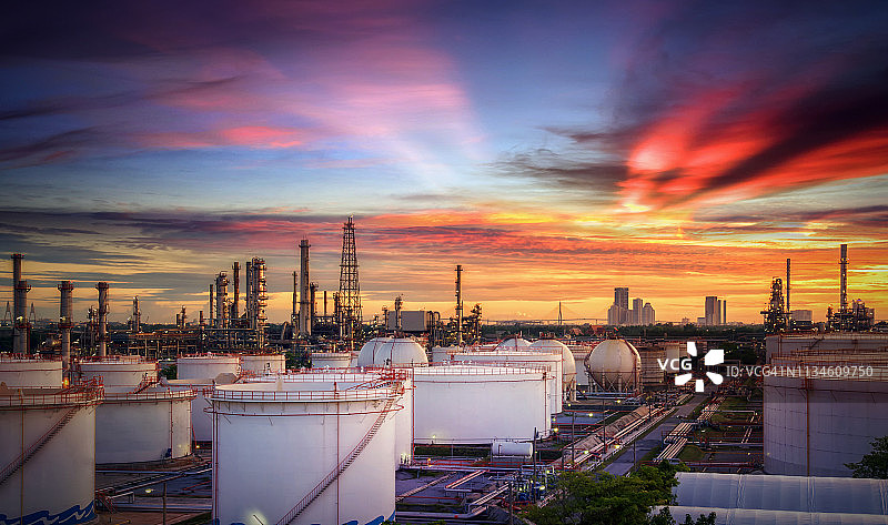 石油天然气工业-炼油厂-日落厂-石化厂图片素材