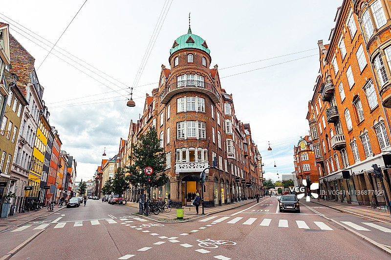 丹麦哥本哈根的历史建筑街道图片素材