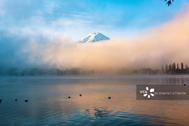 日本富士山和川口湖图片素材