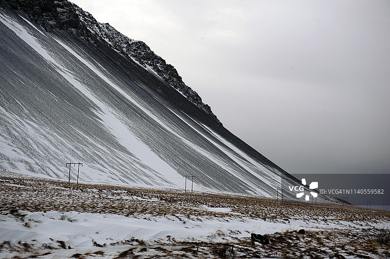 冰岛西部博格讷的白雪皑皑的山峰图片素材