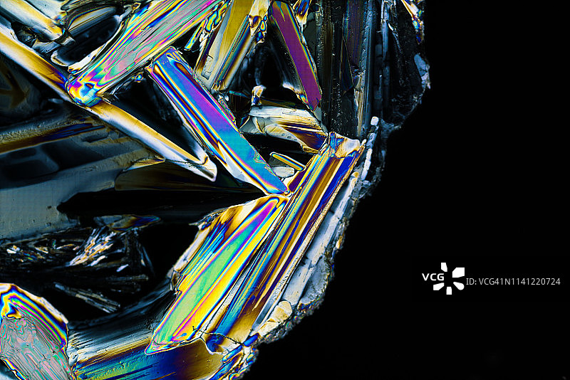 偏振光下的硫酸锌晶体图片素材