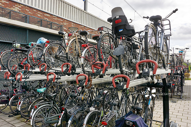 荷兰的自行车存储系统图片素材