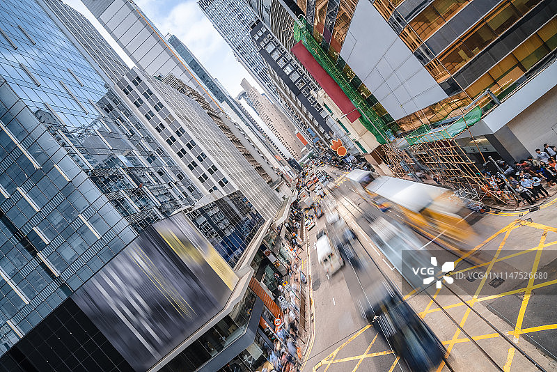 现代摩天大楼和流动交通的香港城市景观图片素材