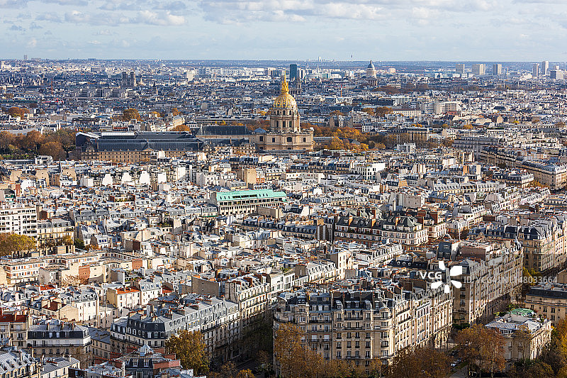 白天法国巴黎和荣军院区的鸟瞰图图片素材