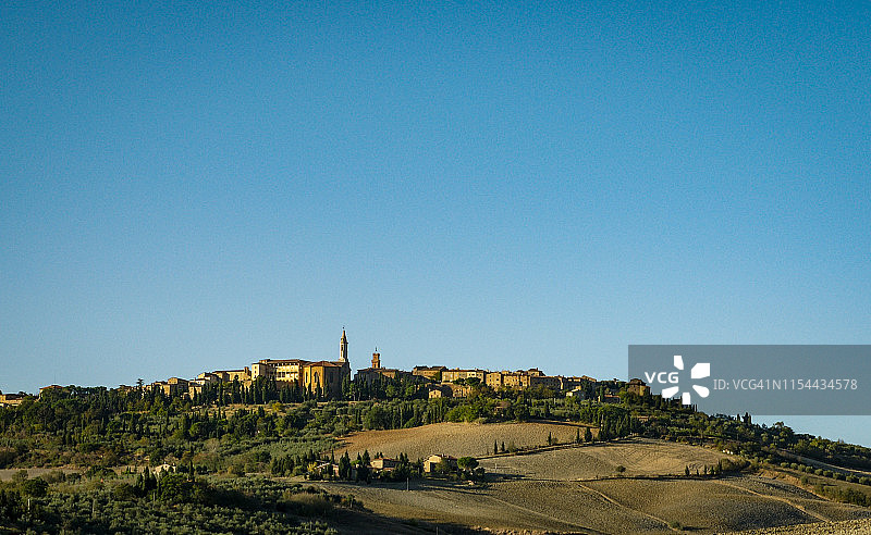 意大利皮恩扎托斯卡纳的山顶村庄图片素材