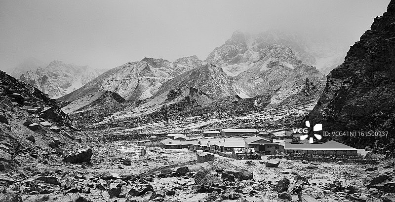 尼泊尔，雪中的唐纳克村，珠峰大本营图片素材
