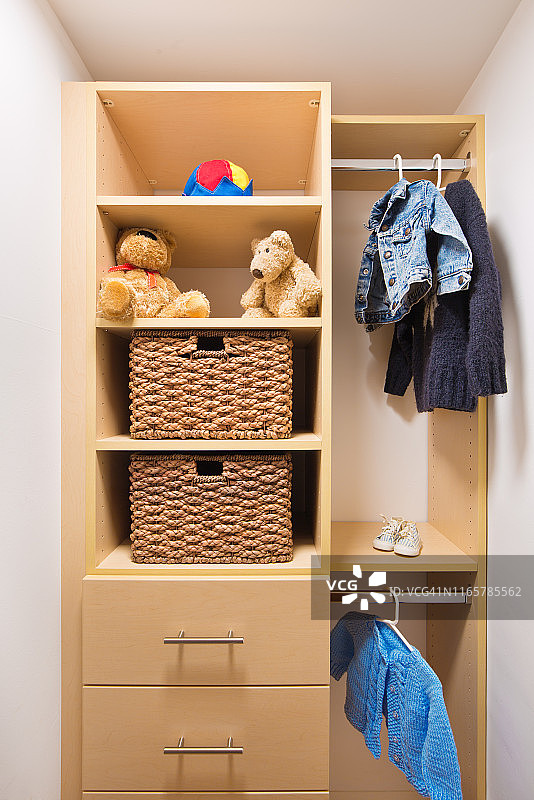住宅儿童卧室的衣柜设计图片素材
