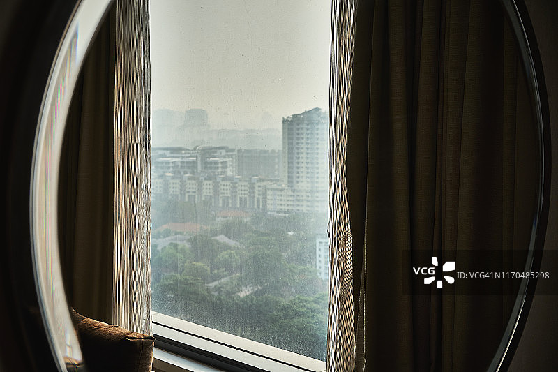 从窗口看到的吉隆坡城市图片素材