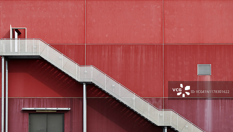 楼梯和红墙图片素材
