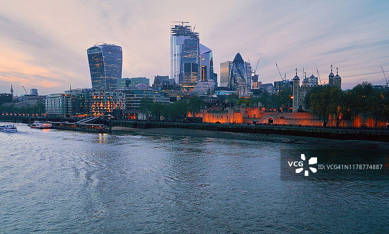 伦敦城市景观黄昏，英国图片素材