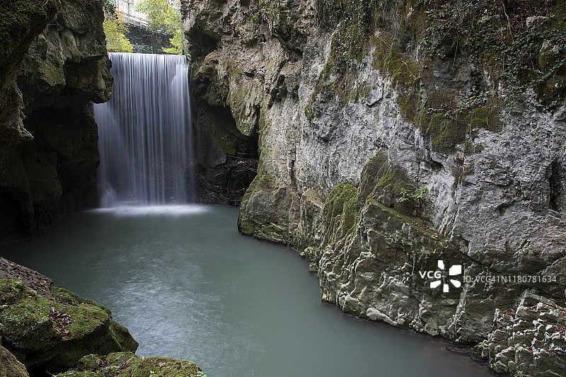 意大利马尔凯地区的皮奥拉科瀑布图片素材