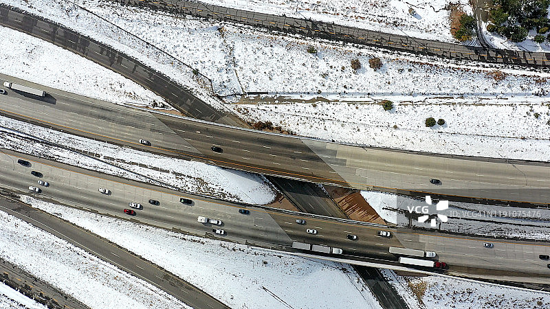 雪地里的加州葡萄藤和5号州际高速公路图片素材