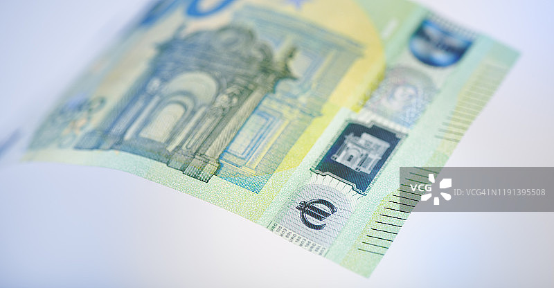 100元欧元钞票上的欧元符号图片素材