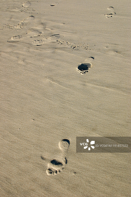 沙滩上的脚印图片素材