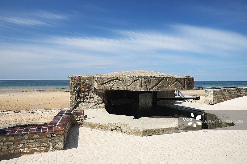 带有大炮的旧掩体(法国滨海圣奥宾)图片素材