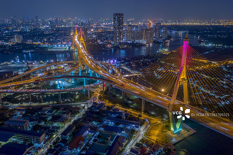 普密蓬大桥也被称为工业环城大桥图片素材